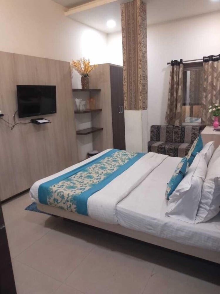 hotel maa ganga palace