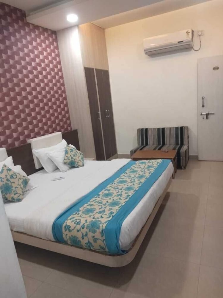 hotel maa ganga palace