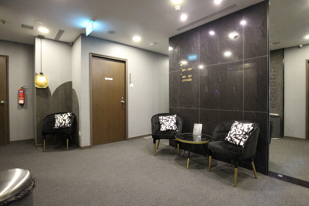 st signature bugis beach dayuse 5 hours 4pm 9pm