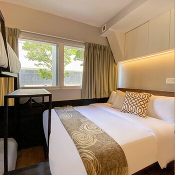 st signature bugis beach dayuse 5 hours 4pm 9pm