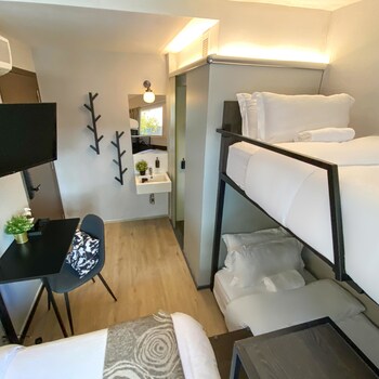 st signature bugis beach dayuse 5 hours 4pm 9pm