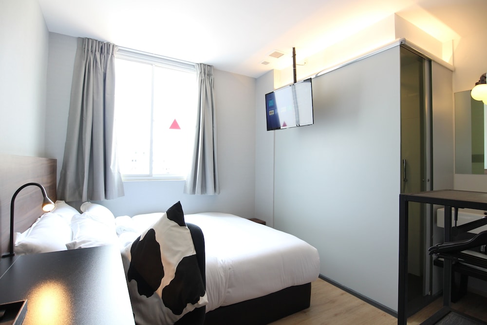 st signature bugis beach dayuse 5 hours 4pm 9pm