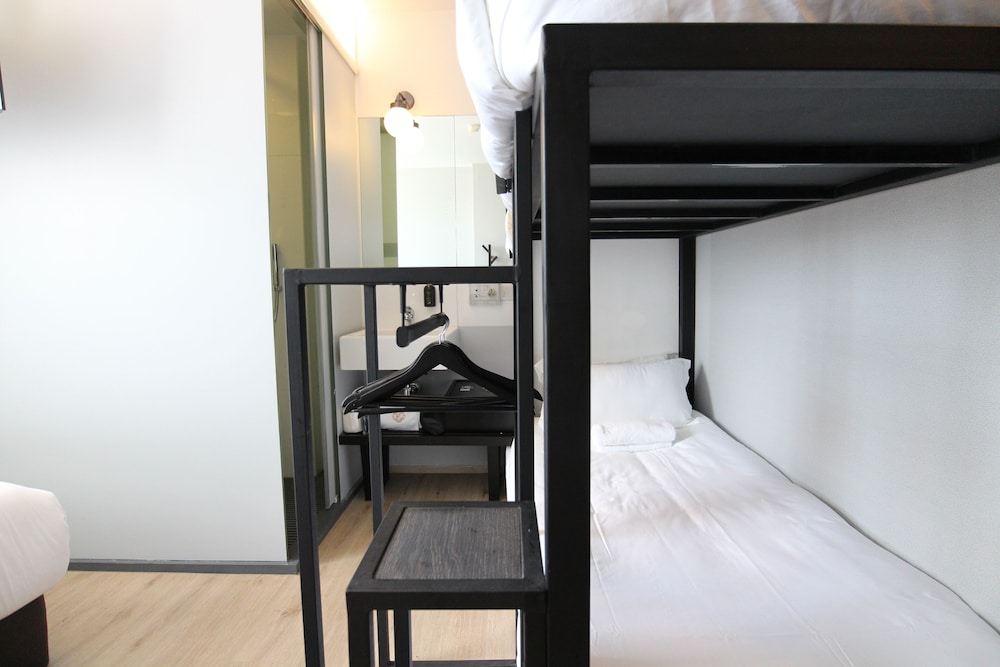 st signature bugis beach dayuse 5 hours 4pm 9pm