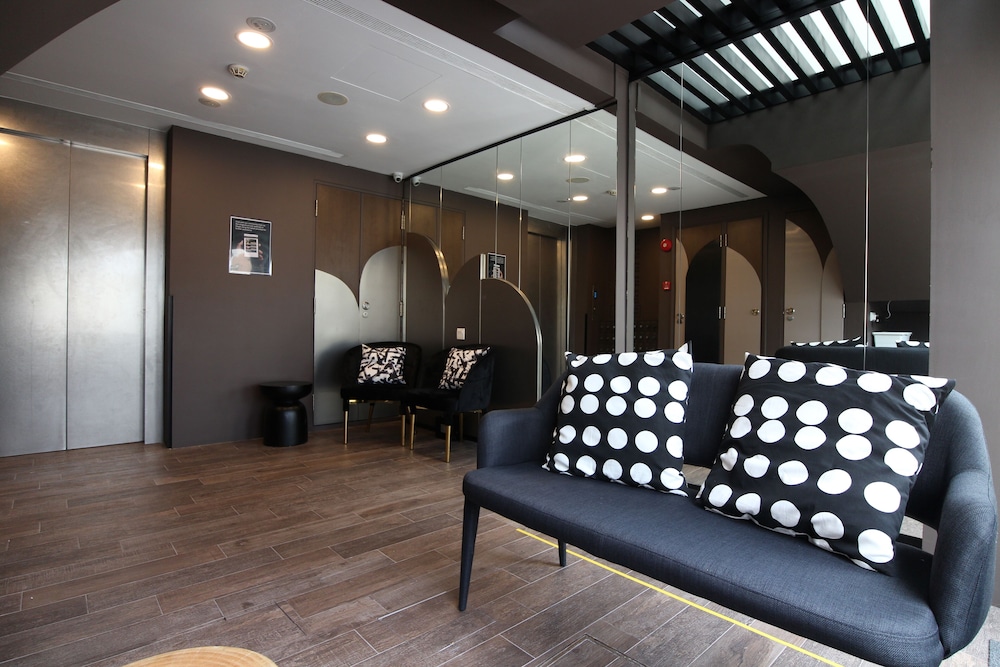 st signature bugis beach dayuse 8 9 hours check in 8am or 11am