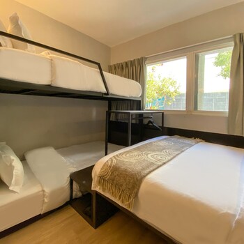 st signature bugis beach dayuse 8 9 hours check in 8am or 11am