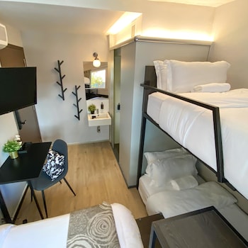 st signature bugis beach dayuse 8 9 hours check in 8am or 11am