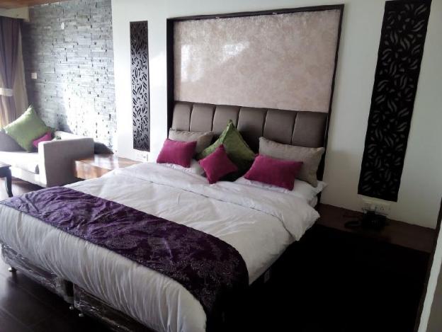 ezzenza jungle livinn