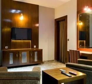 otara luxury homestay