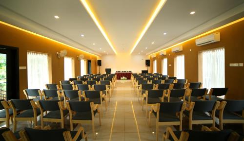 casa rio resort athirapilly