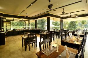 casa rio resort athirapilly