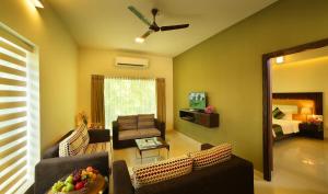 casa rio resort athirapilly