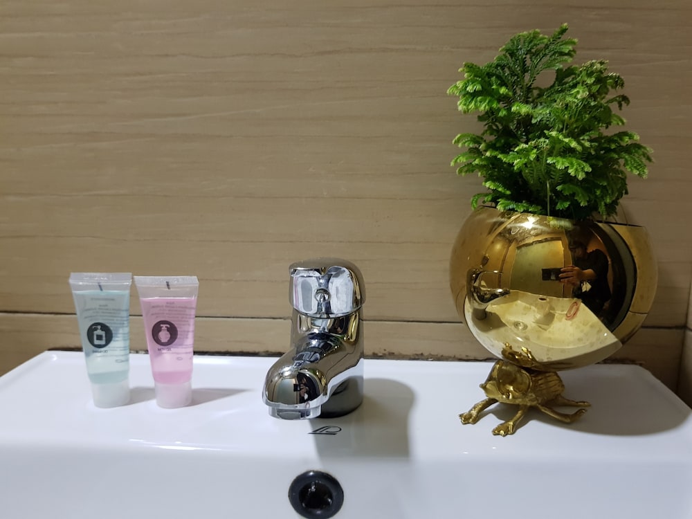 leo leisure hotel at central market