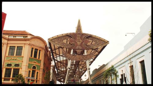 leo leisure hotel at central market