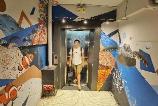 leo leisure hotel at central market