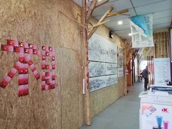 leo leisure hotel at central market