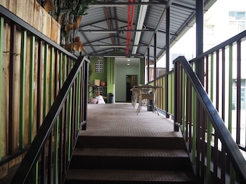 leo leisure hotel at central market
