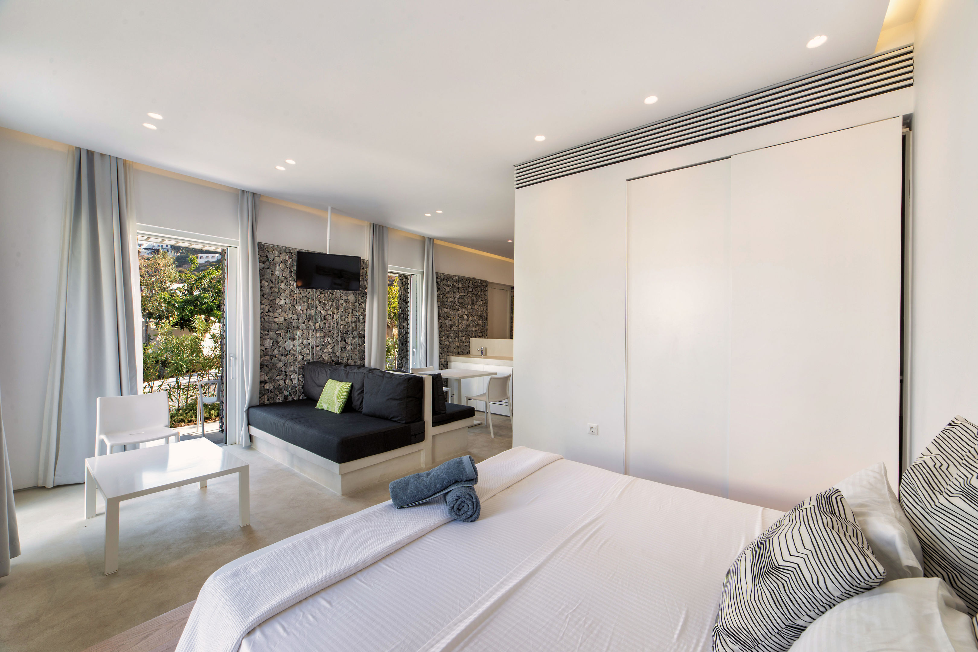 relux ios hotel