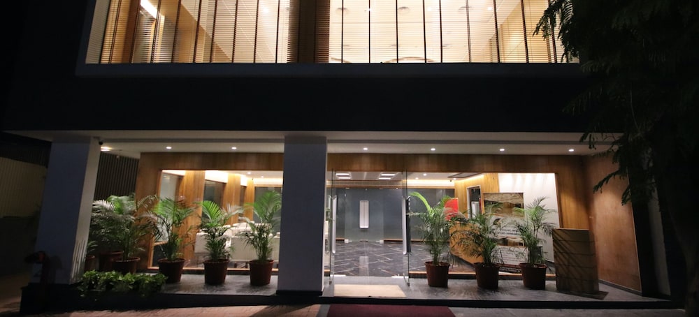 pinnacle grand hotel and banquets