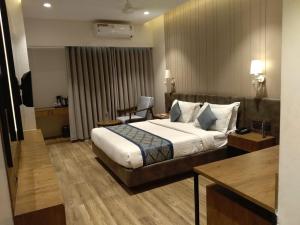 pinnacle grand hotel and banquets