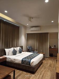 pinnacle grand hotel and banquets