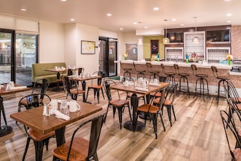 Holiday Inn & Suites Dallas-Addison By Ihg,Dallas>>Addison,3 star