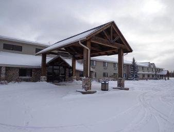 Moose Lake Lodge & Suites