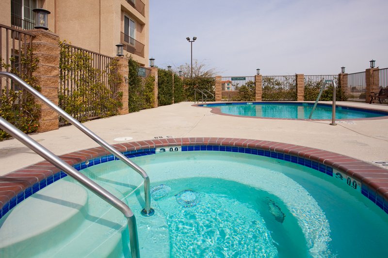 holiday inn express lancaster an ihg hotel