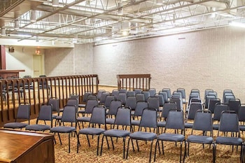 norwood inn and suites north conference center