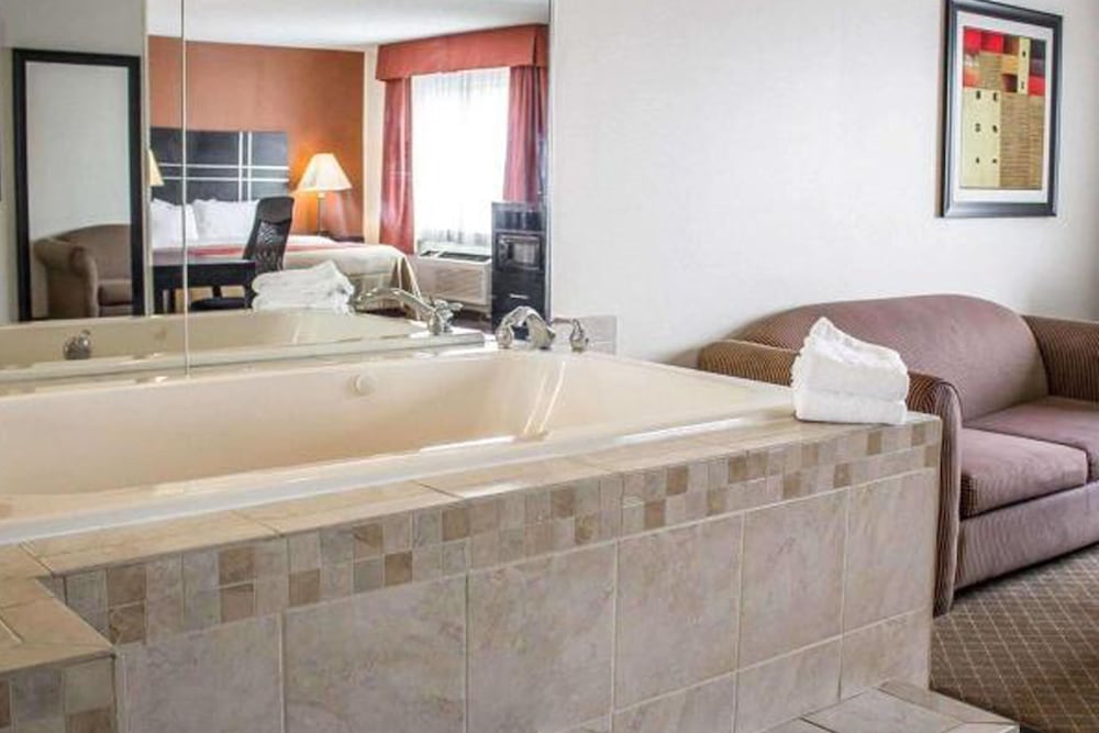 norwood inn and suites north conference center