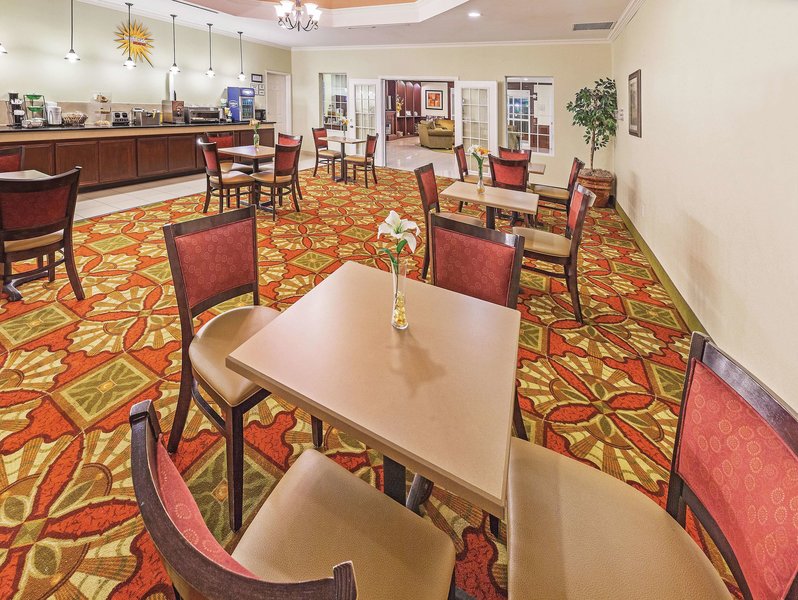 la quinta inn and suites by wyndham columbus tx