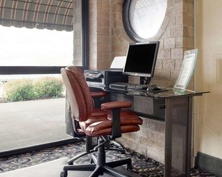 quality inn columbus ms