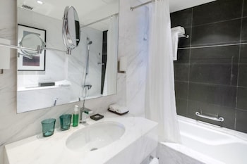 cosy and cute studio at the address dubai mall