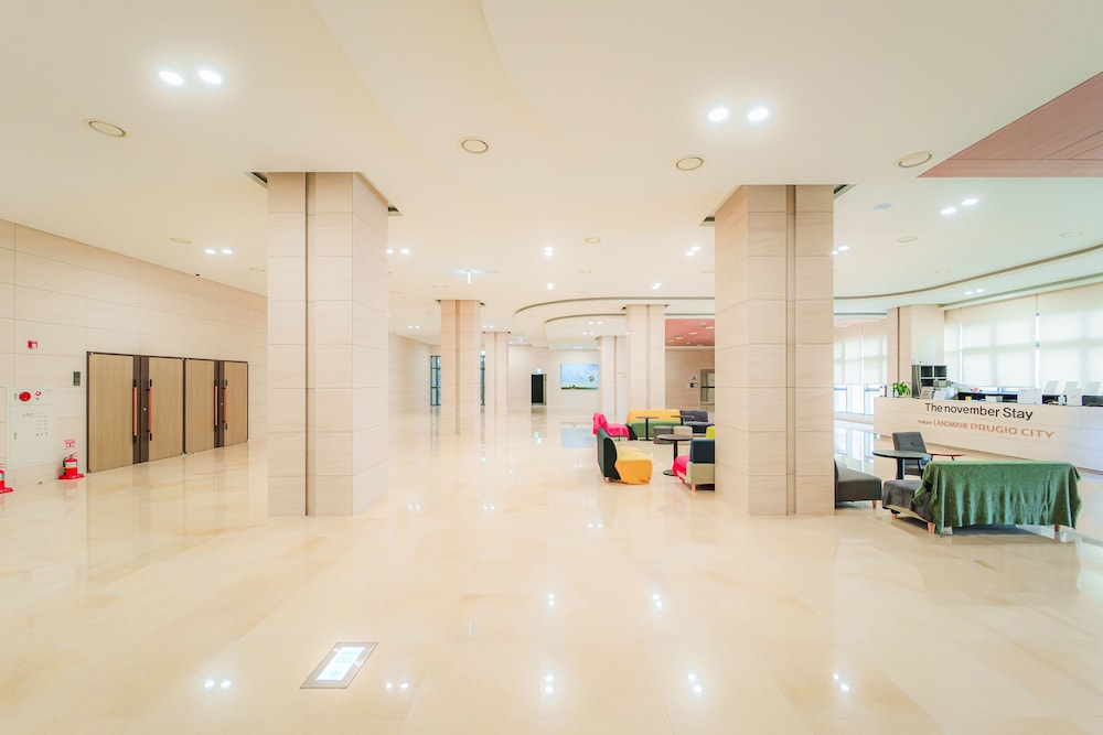 the november stay in landmark