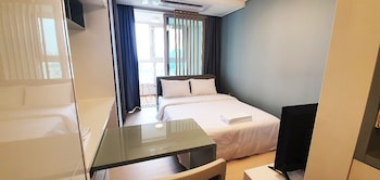 the november stay in landmark