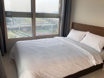 the november stay in landmark