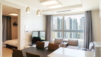 the november stay in landmark