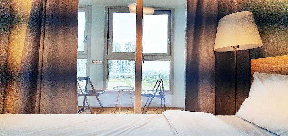 the november stay in landmark