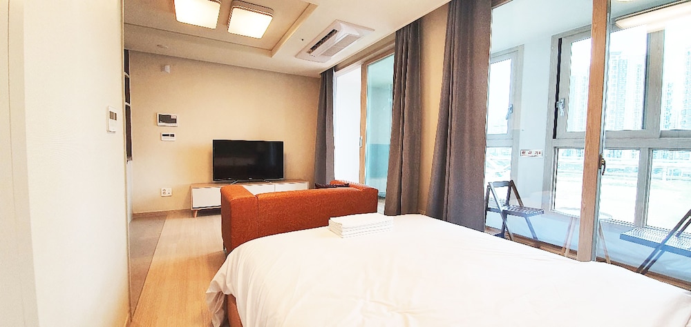 the november stay in landmark