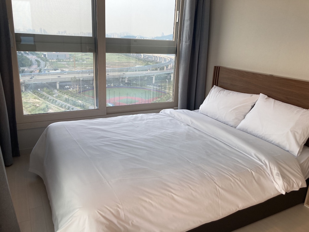 the november stay in landmark