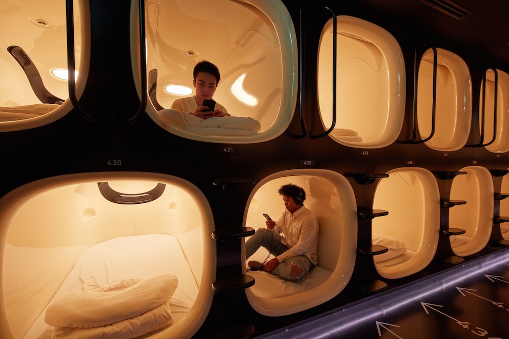 rembrandt cabin shinjuku shin okubo