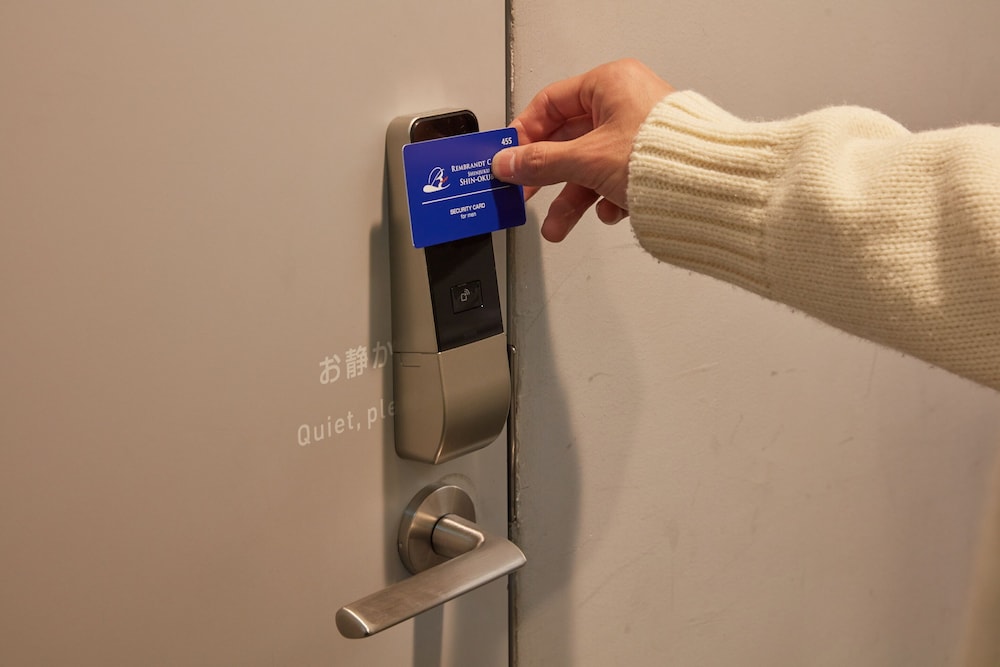 rembrandt cabin shinjuku shin okubo