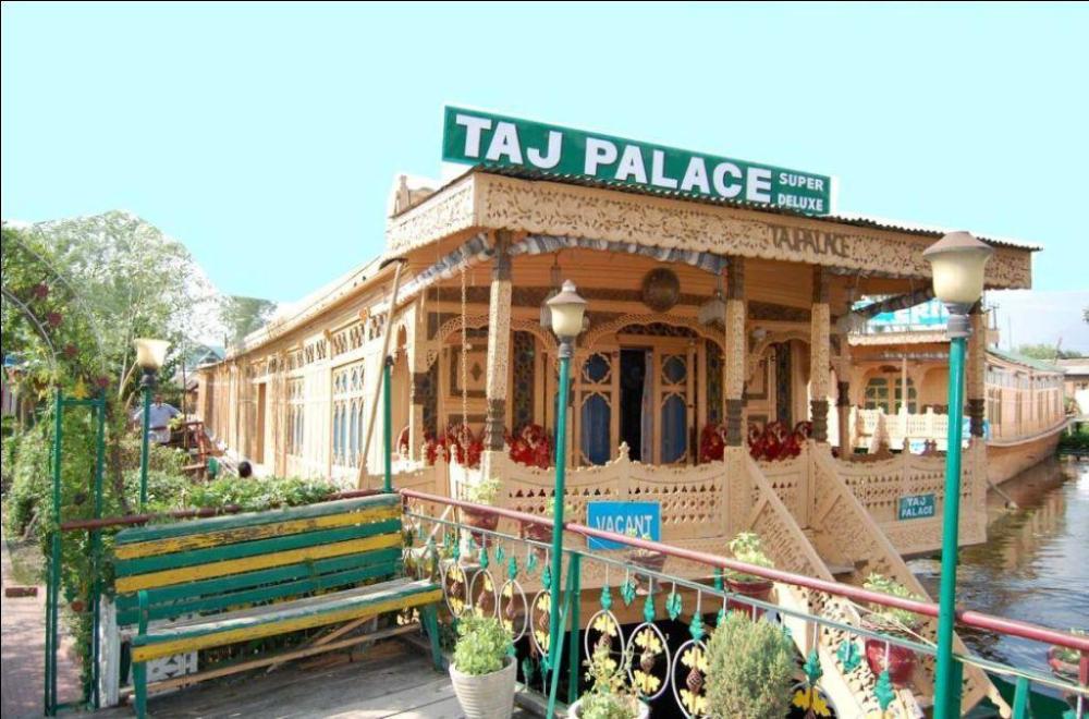 house boat taj palace 2