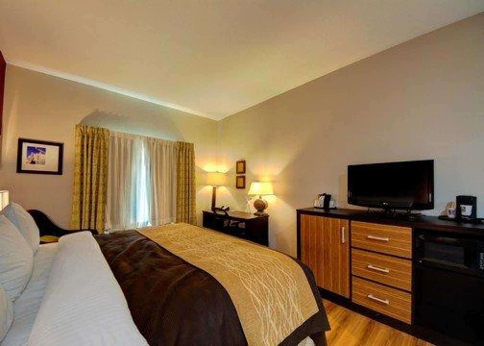 comfort inn and suites tulsa i 44 west rt 66
