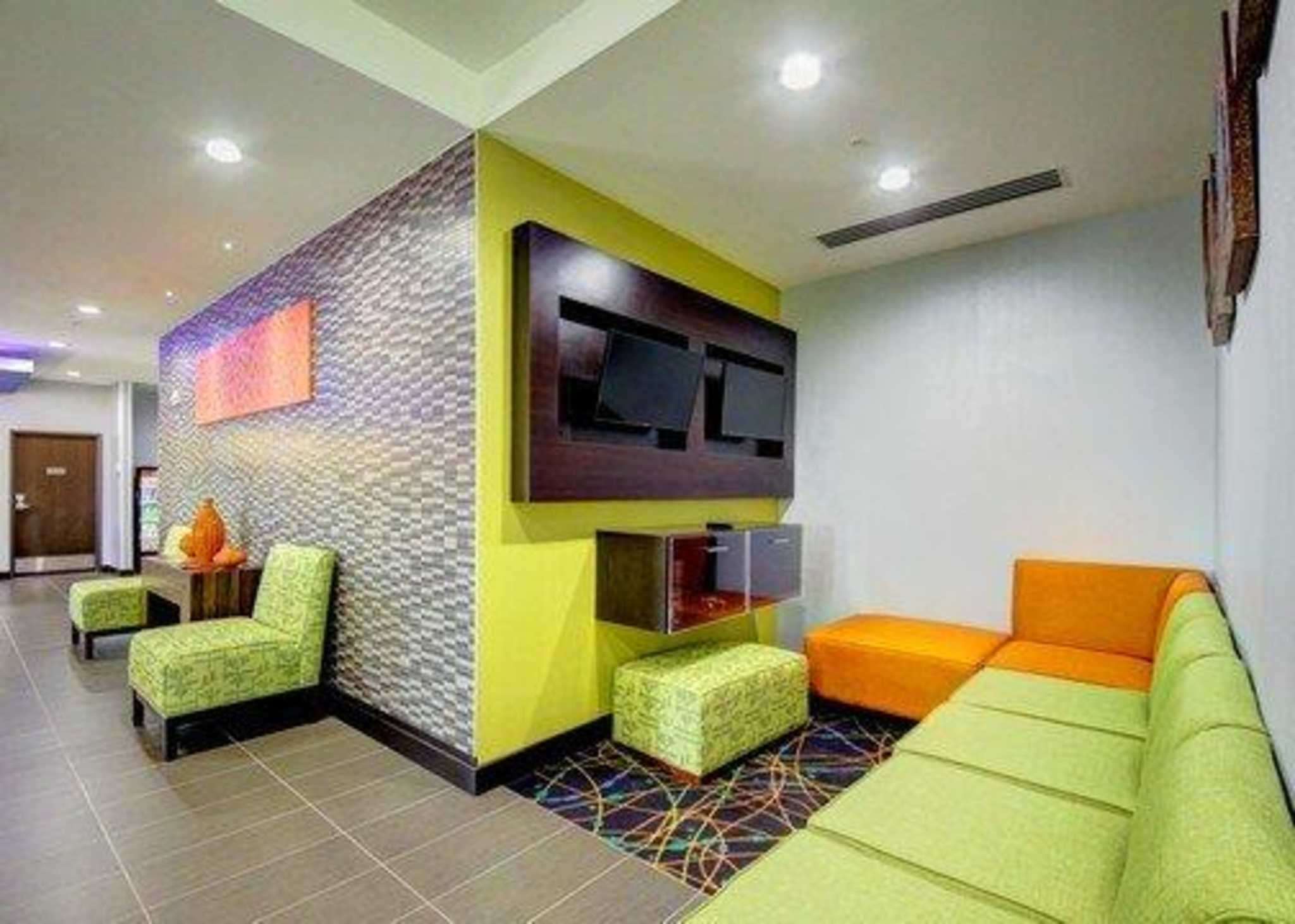 comfort inn and suites tulsa i 44 west rt 66