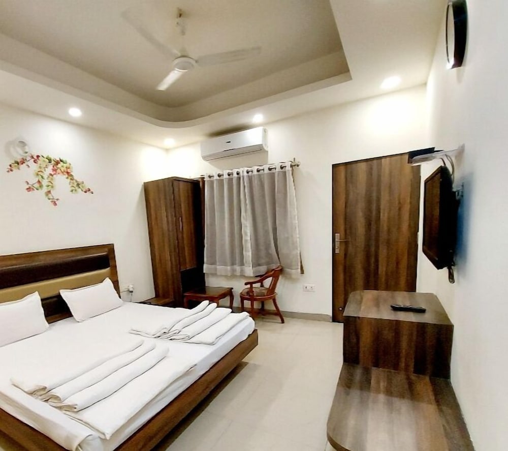 hotel smart room by shree vatika