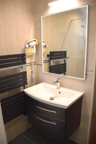 logis hotel restaurant spa les balcons de lesperance