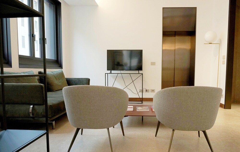 san babila modern apartment