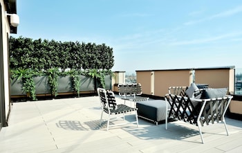 san babila modern apartment