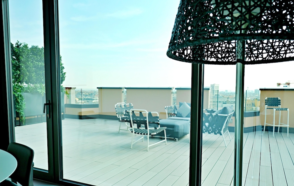 san babila modern apartment