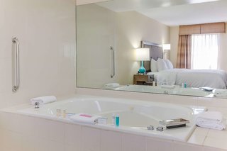 Hampton Inn Dickson,Dickson>>Burns,3 star